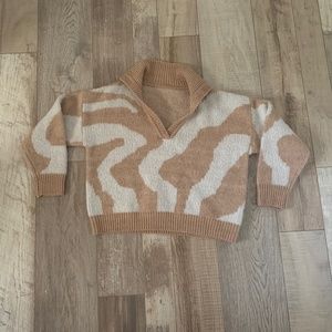 small/medium fleece jumper tan and white